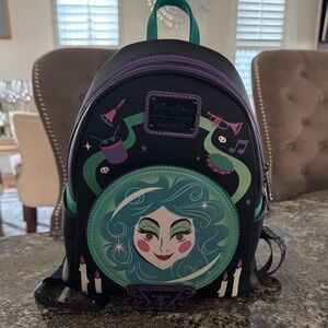 Haunted Mansion Madame Leota- Glows in the Dark Fluorescent